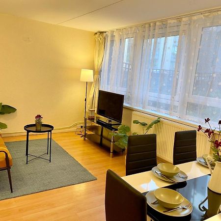 3Br Central London Close Station Exterior photo