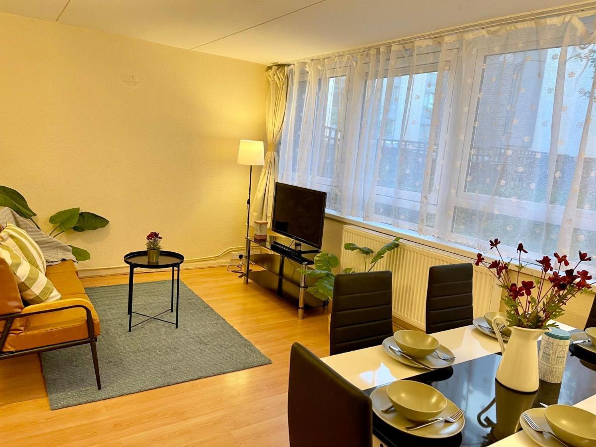 3Br Central London Close Station Exterior photo