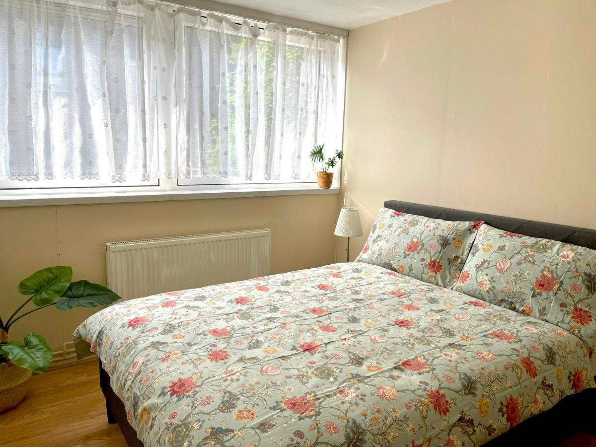 3Br Central London Close Station Exterior photo