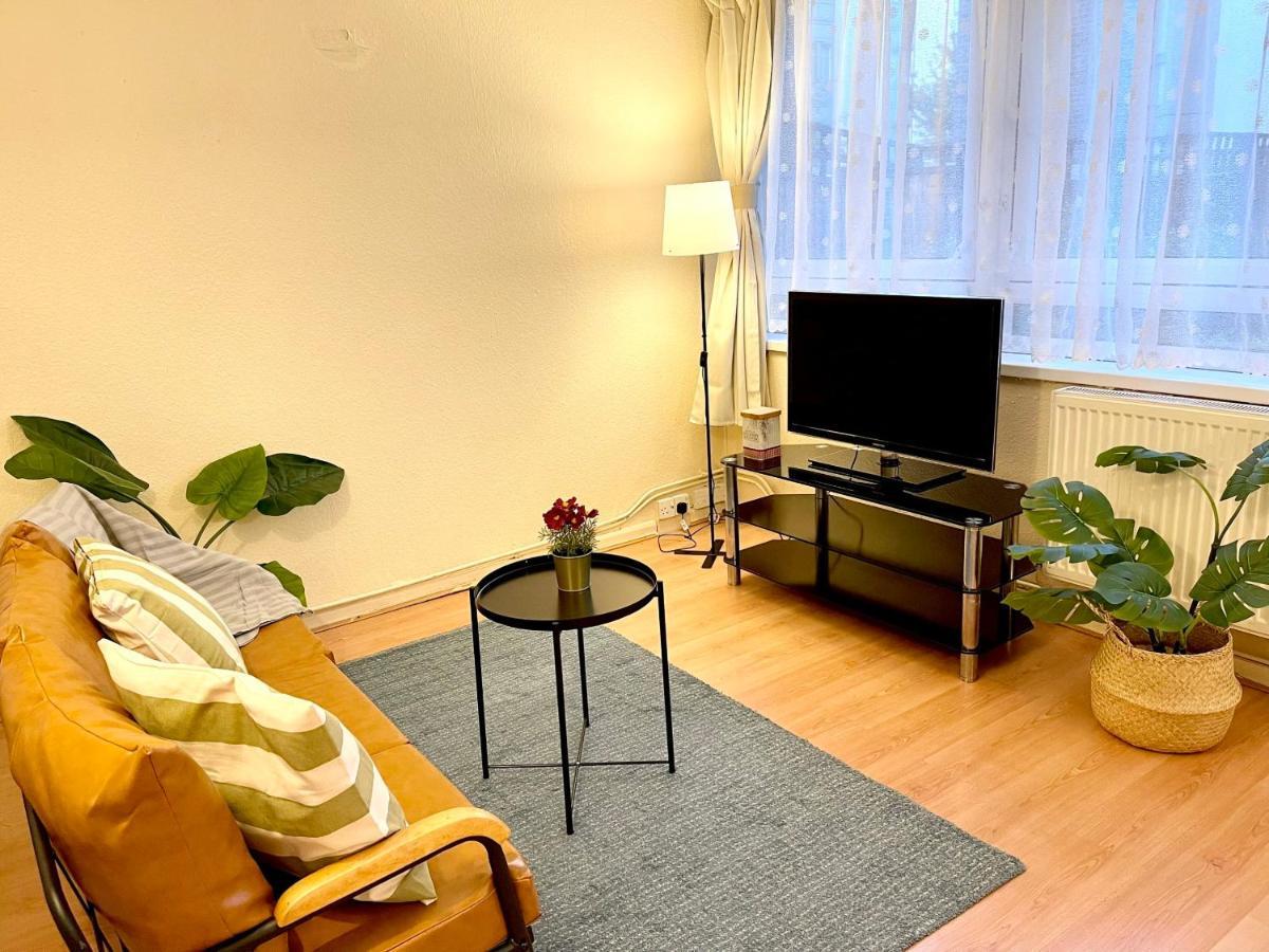 3Br Central London Close Station Exterior photo
