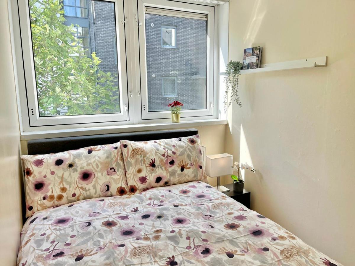 3Br Central London Close Station Exterior photo